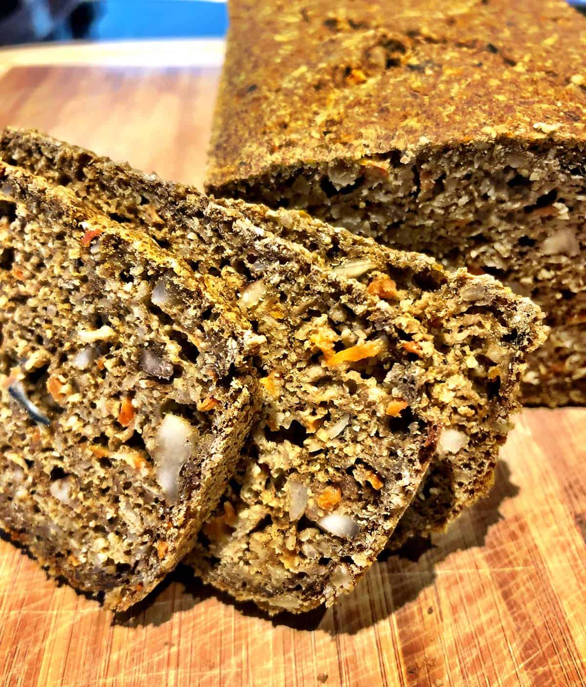 Glutenfreies Hirse-Karotten-Haferflocken Brot